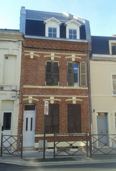 Après-les-travaux-de-ravalement-de-façade-et-de-rénovation-de-la-toiture-de-la-maison-de-Amiens-650x442