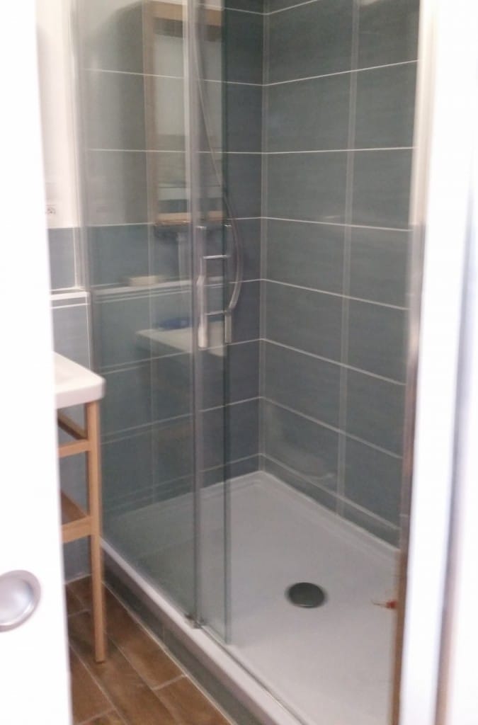 salle-de-bains-après-travaux-de-rénovation-à-Amiens1-675x1024