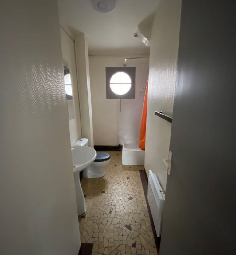 Rénovation d'une salle de bain dans un appartement à Amiens (avant)